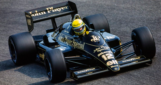 Com um Lotus, considerado até hoje um dos carros mais bonitos de sempre da F1