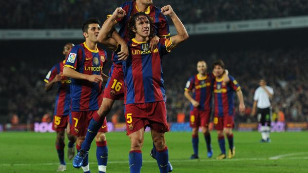 Carles Puyol a celebrar um golo pelo Barcelona