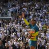 Rafael Nadal a acenar a espetadores do Roland Garros