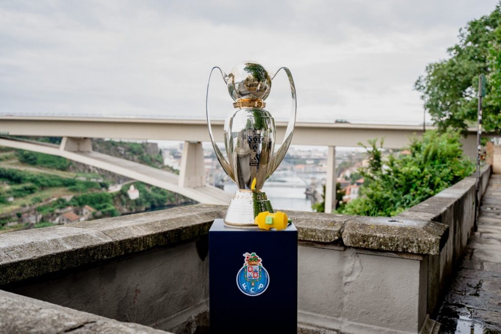 Troféu da liga bwin 2021-22 pelo FC Porto