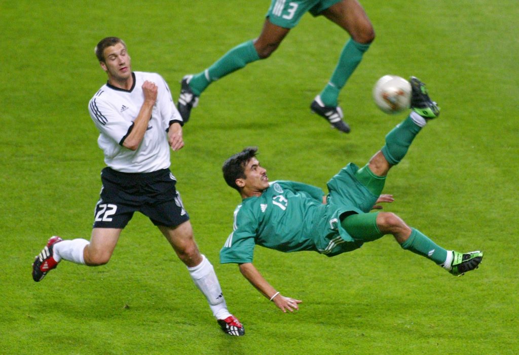 goleada da Alemanha à Arabia Saudita no campeonato do mundo de futebol em 2002 no Japão