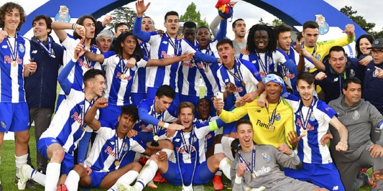 Festejos do FC Porto na youth league foto de equipa