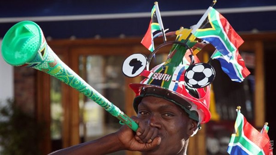 Sul Africano no mundial de 2010 com uma vuvuzela