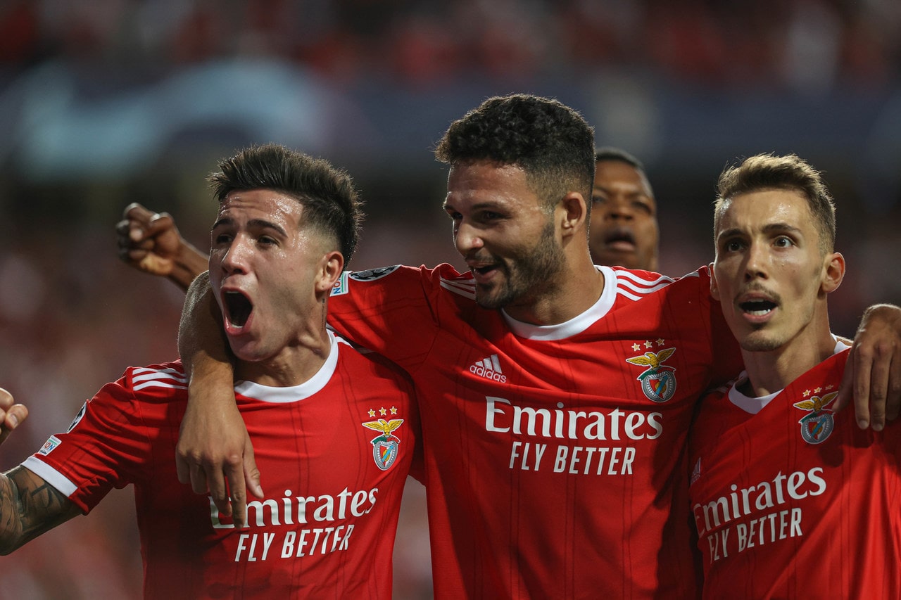 enzo, gonçalo ramos e grimaldo festejam golo do SL Benfica na Liga dos Campeões