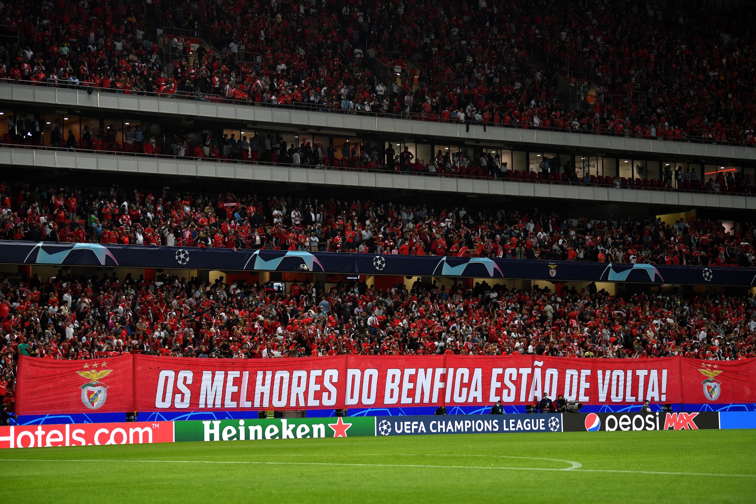 adeptos do benfica na Liga dos Campeões