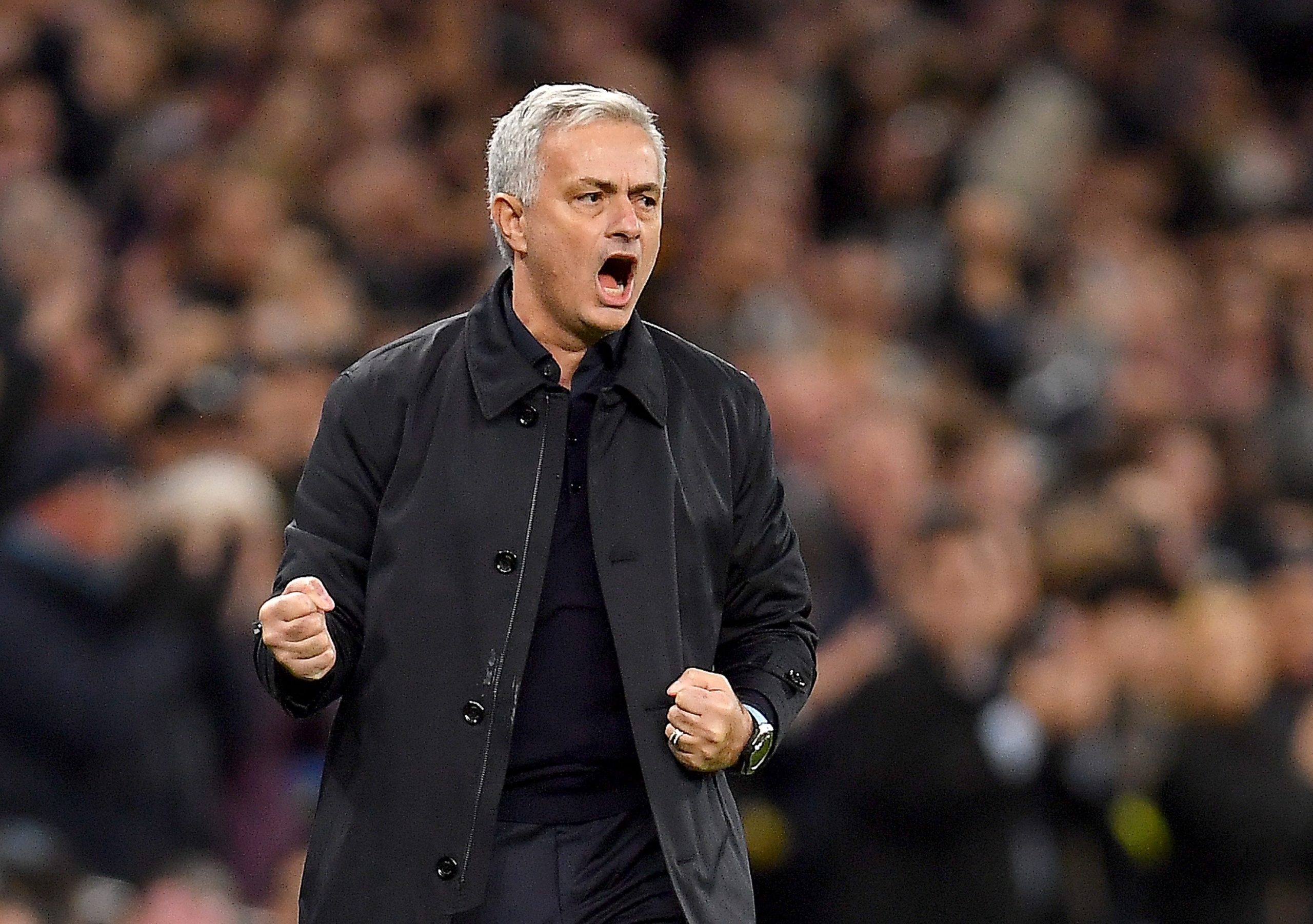 Treinador português José Mourinho celebrando