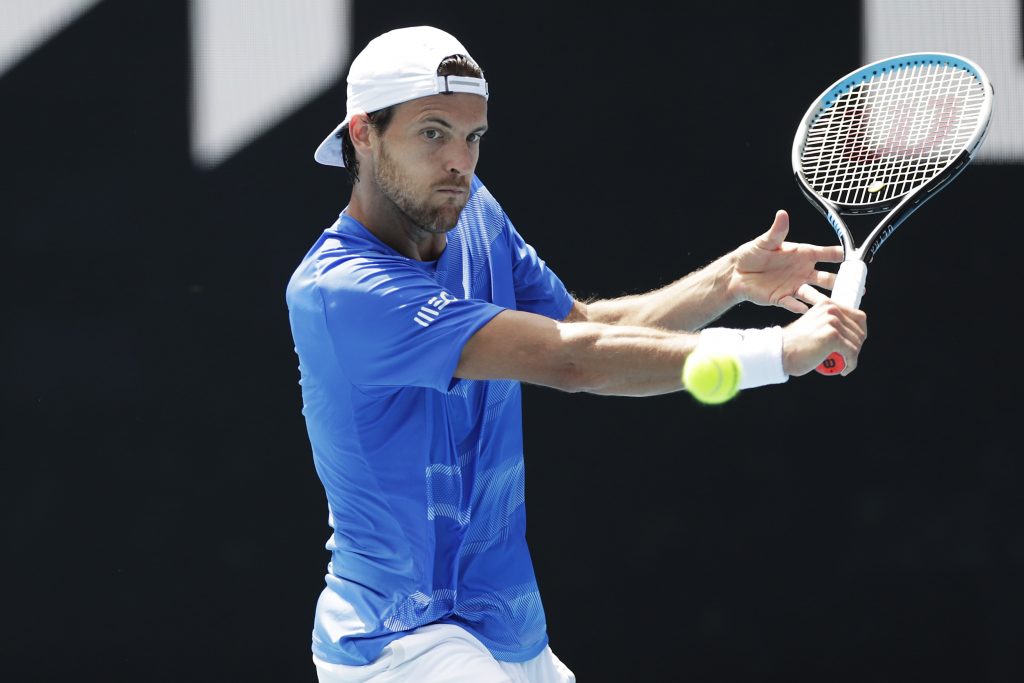 Ténis: João Sousa cai à primeira no ATP500 de Pequim - CNN Portugal