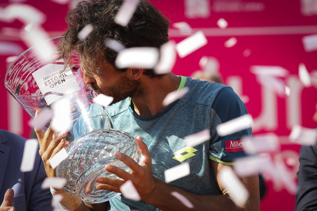 Ténis: João Sousa cai à primeira no ATP500 de Pequim - CNN Portugal