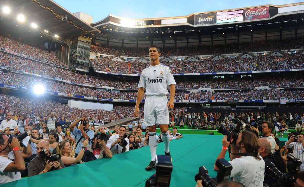camisola de Cristiano Ronaldo na bwin na sua apresentação no Real Madrid