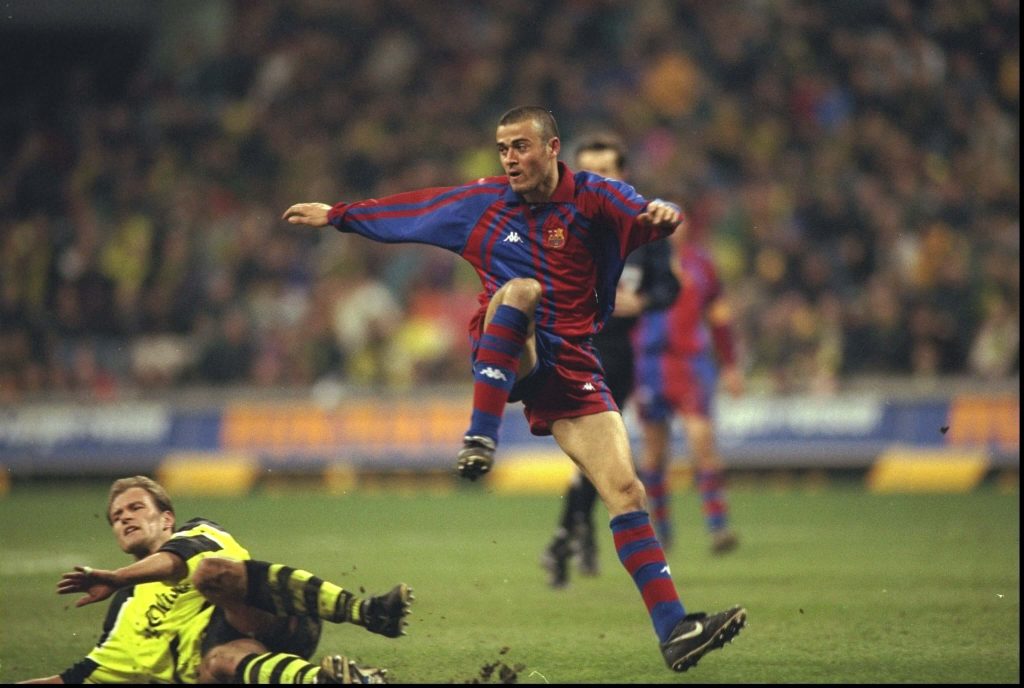 Luís Enrique a jogar pelo Barcelona numa partida contra o Borussia de Dortmund em 1998