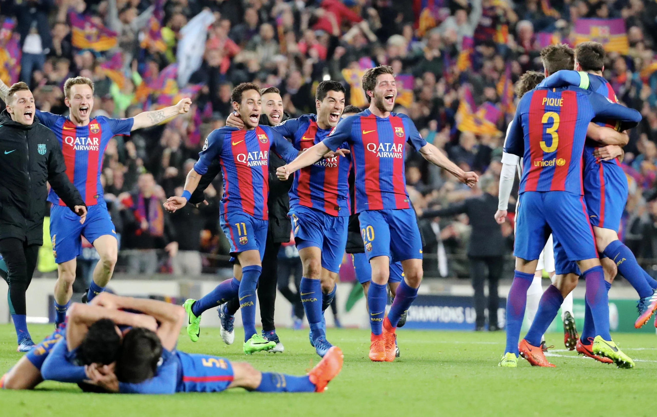 festejos da equipa do Barcelona após uma vitória épica na Liga dos campeões
