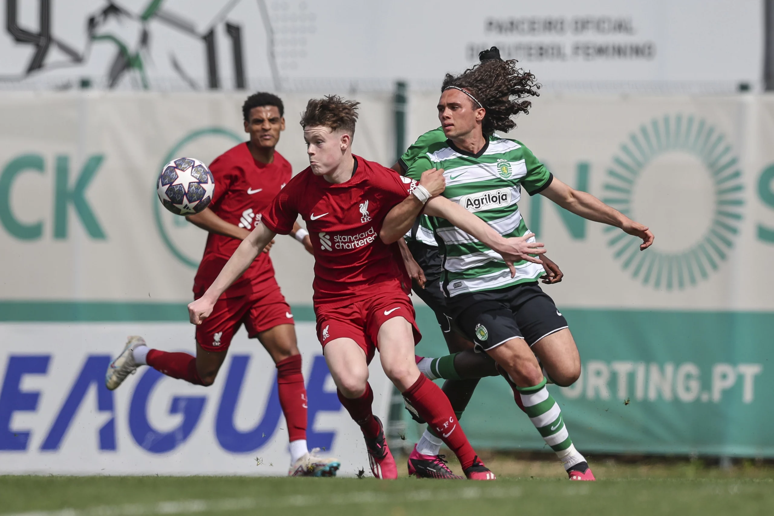 jogo da youth league da temporada 2022/23 do Sporting com o Liverpool